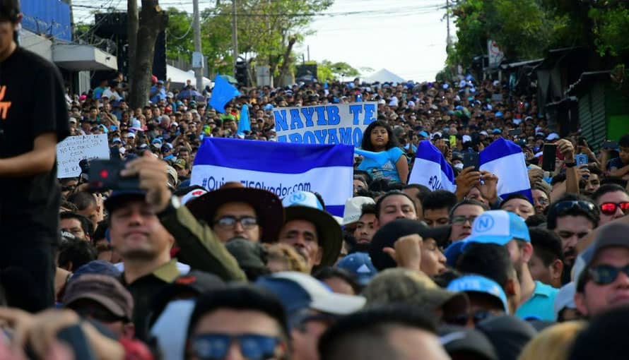 Salvadoreños planean visitar a los diputados y demostrarles que el pueblo manda