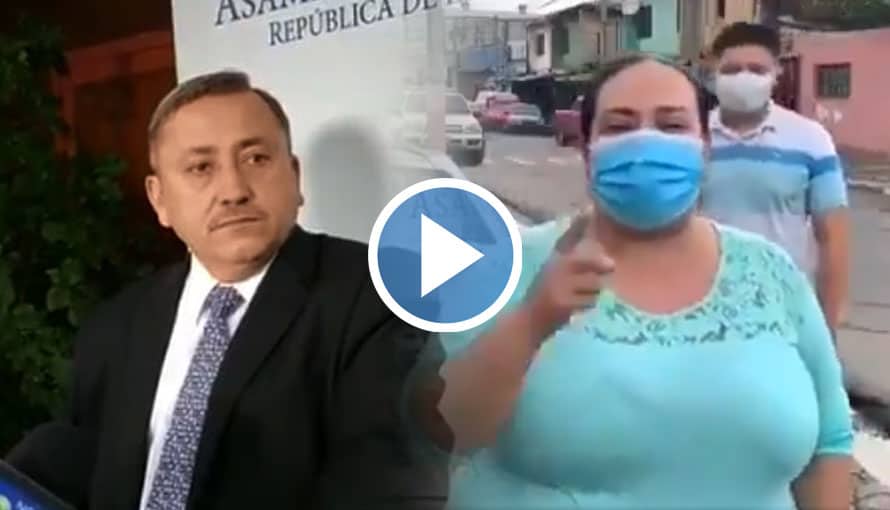 VIDEO: Salvadoreños le gritan a Carlos Reyes ladrón en la calle y le dicen sus verdades