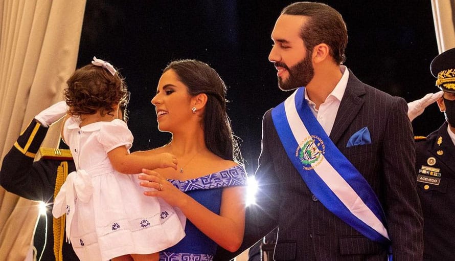 Salvadoreños envían mensajes de bendición a la familia presidencial en el marco del Bicentenario
