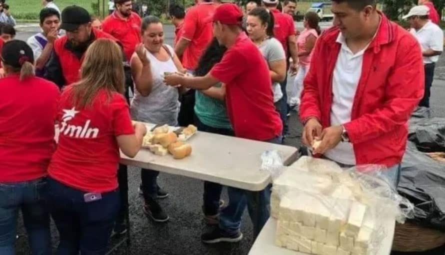 FMLN convoca a su militancia y les ofrecen sopa de frijoles para contar con sus asistencia