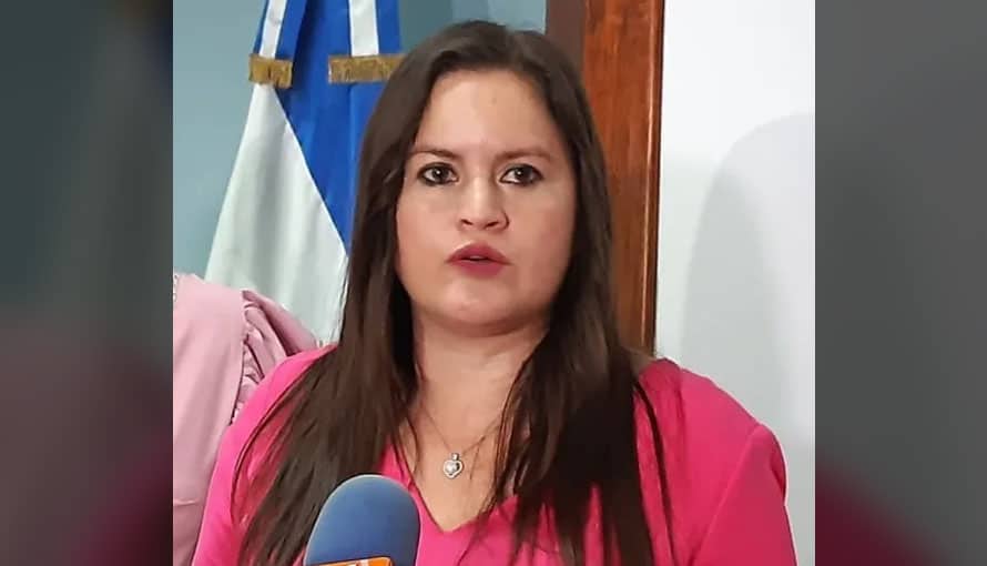VIDEO: Dina Argueta se vuelve tendencia en redes por decir “rompidos” en conferencia de prensa