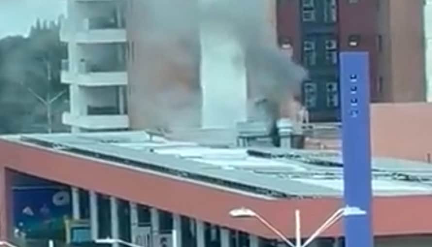 VIDEO: Se reporta incendio en el centro comercial Multiplaza
