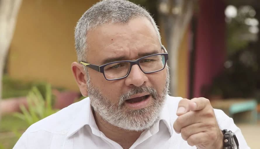 Funes se enfurece por las fuertes medidas de Nayib Bukele contra los pandilleros