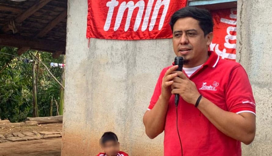 Jefe de bancada del FMLN amenaza al Arzobispo y le exige no meterse en el tema de la reelección