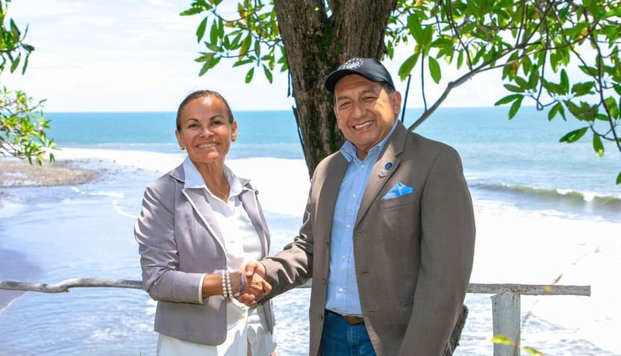 Salvadoreña de la diáspora realizará una inversión de millones en las playas salvadoreñas