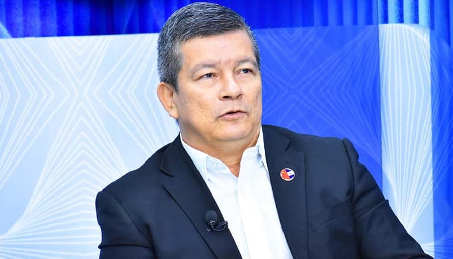 “Me voy a inscribir como precandidato a la presidencia por el FMLN”, expresó Chino Flores