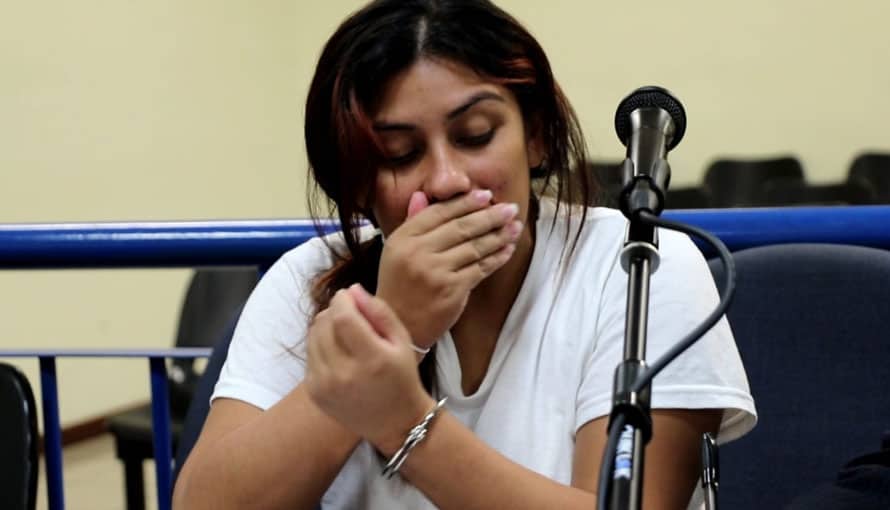 Mujer que extorsionó a comerciante en San Salvador es condenada a 10 años de prisión