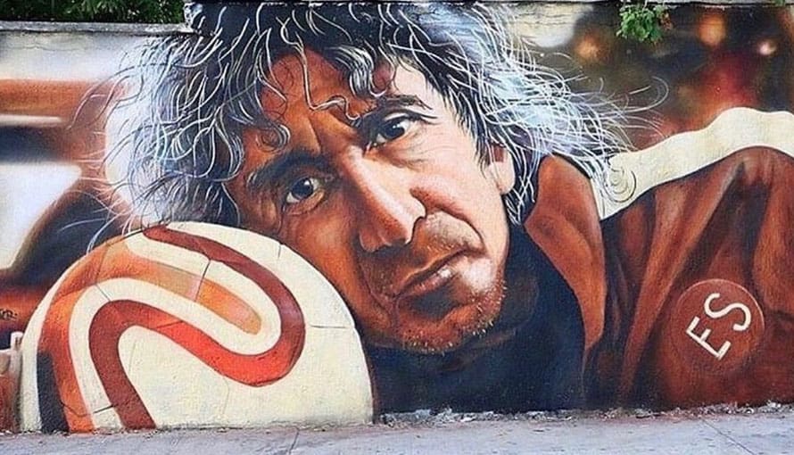 Salvadoreño elaboró un mural del “Mágico González” en las calles de México